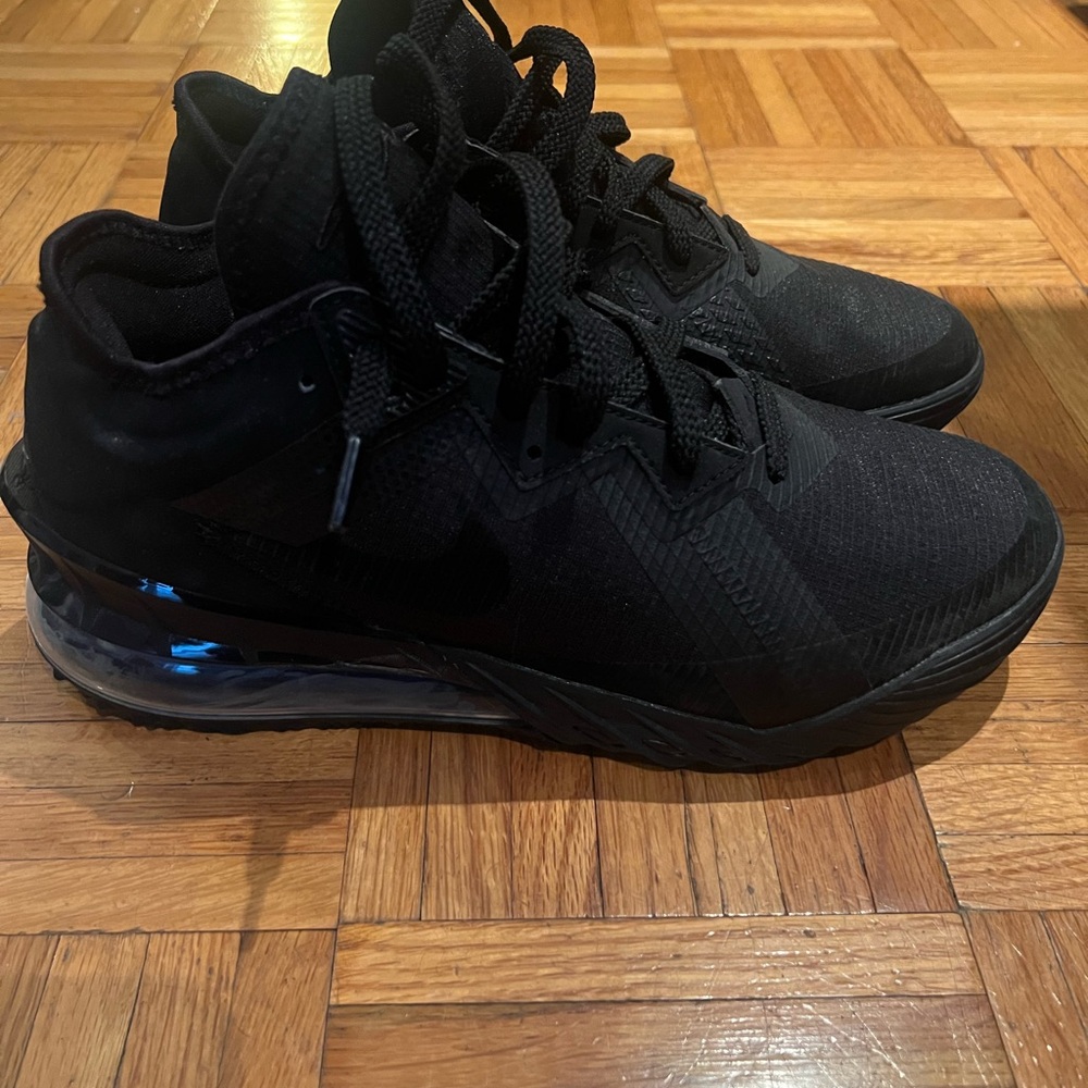 Men's Black Athletic Shoes